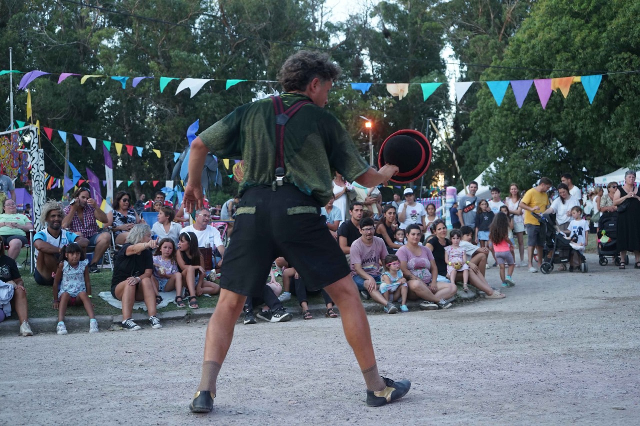 Lee más sobre el artículo El calor intenso no pudo detener a las emociones del Festival y cientos de niños disfrutaron de shows y juegos